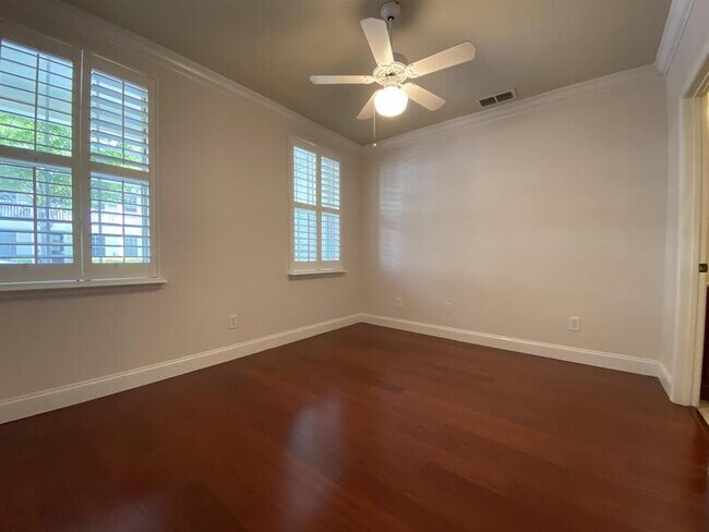 Building Photo - 4570 Virginia Dr