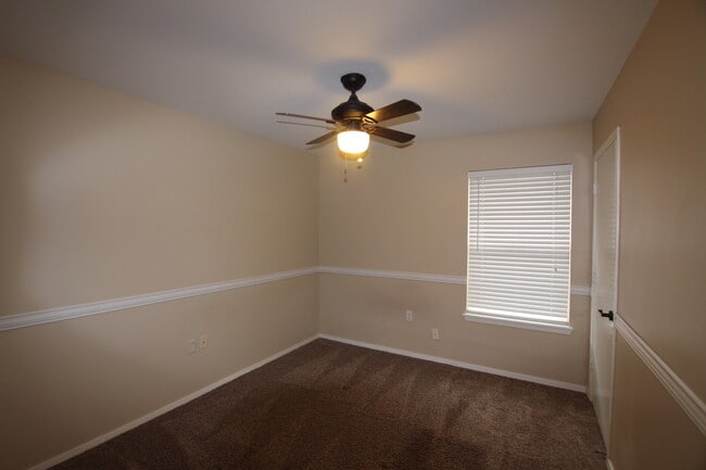 Building Photo - COMING SOON-Spacious 3 Bedroom in Whitehouse!