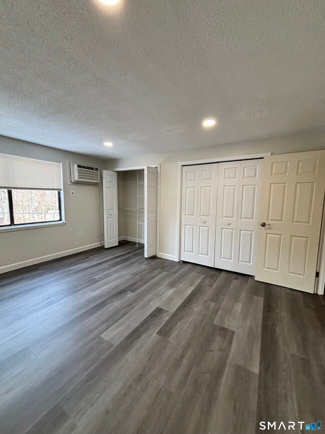 Building Photo - 11 King Arthur Dr