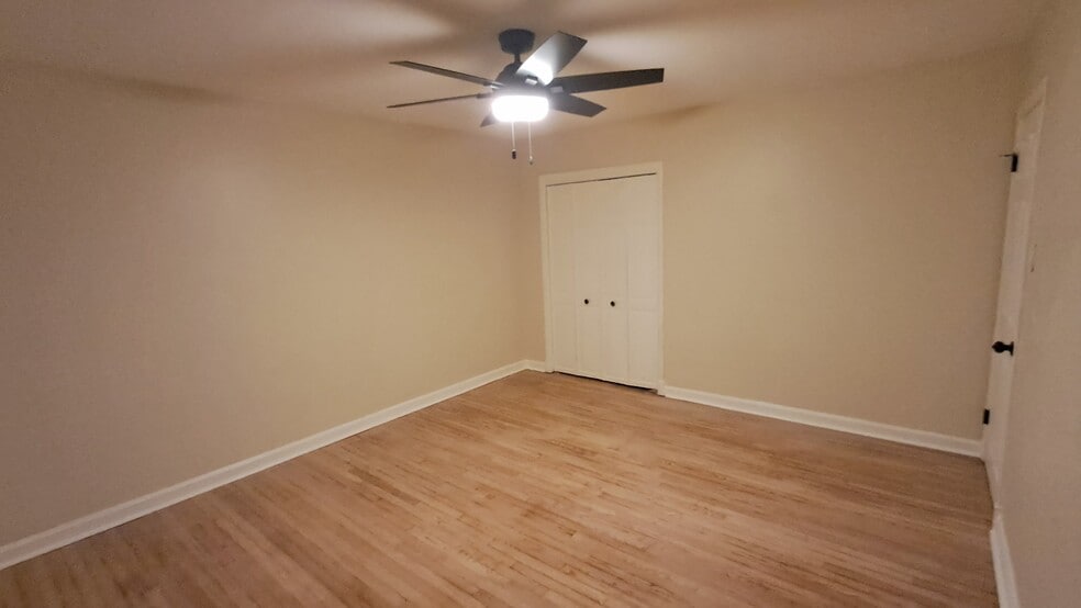 Building Photo - 855 Reverdy Rd