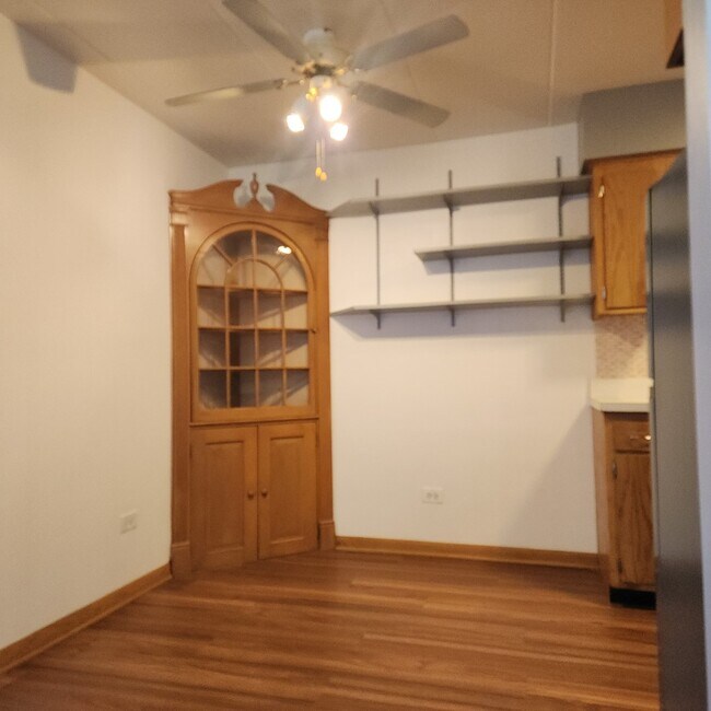 Building Photo - 10332 S Komensky Ave