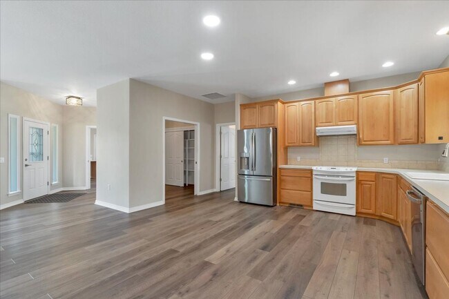 Building Photo - Contemporary West Salem Home