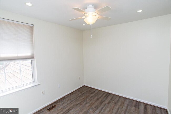 Building Photo - 1739 McNelis Dr