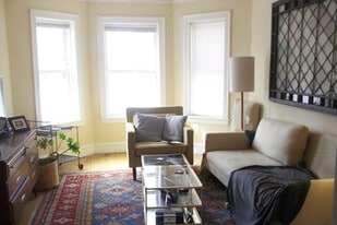 Building Photo - 3704 N Hoyne Ave