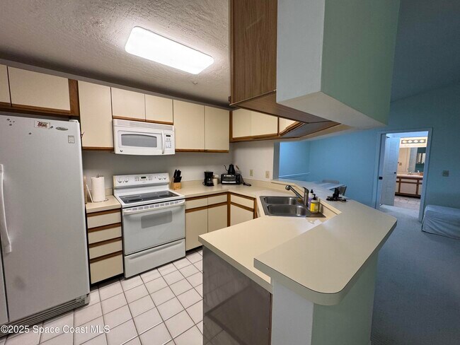 Building Photo - 7667 N Wickham Rd
