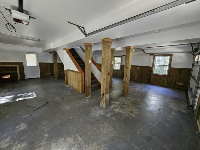 Building Photo - 237 Sir Richard E