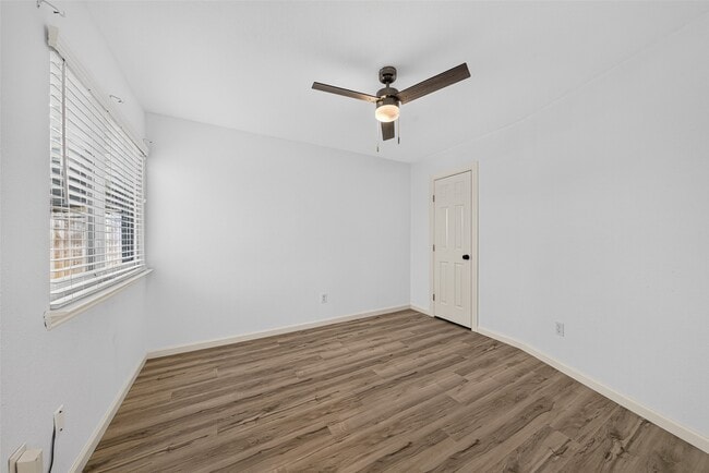 Building Photo - 17006 Enchanted Cir E
