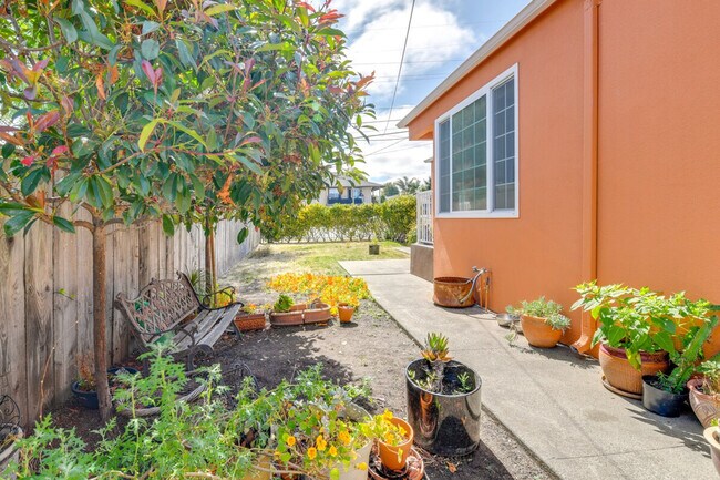 Building Photo - 2355 21st St