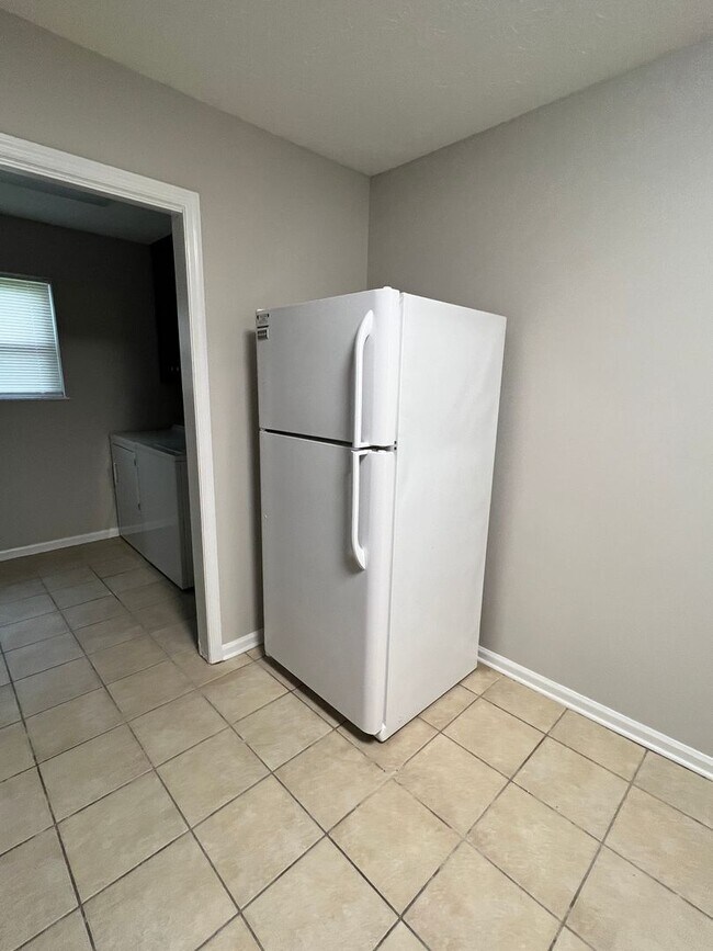 Building Photo - Hampton 1371-1373