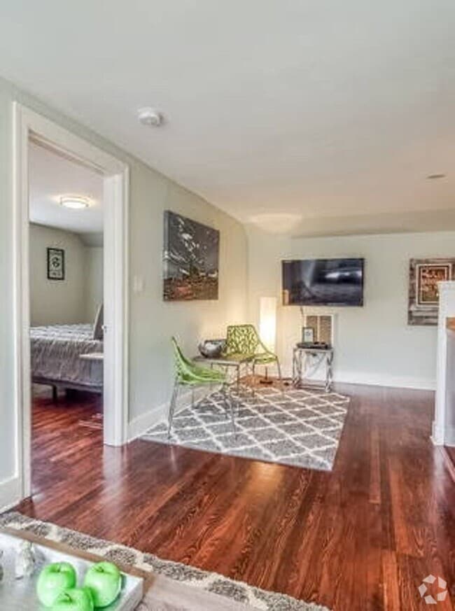 Building Photo - 1 bedroom in East Nashville. Minutes to 5 ...