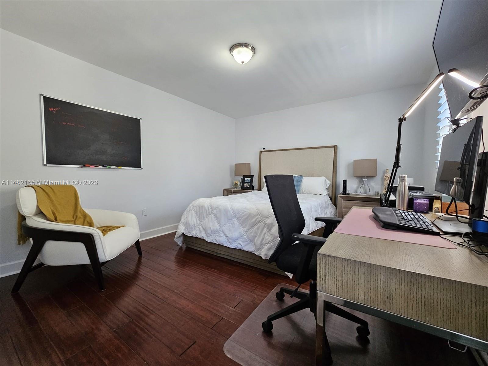 Building Photo - 5570 SW 70th Pl S