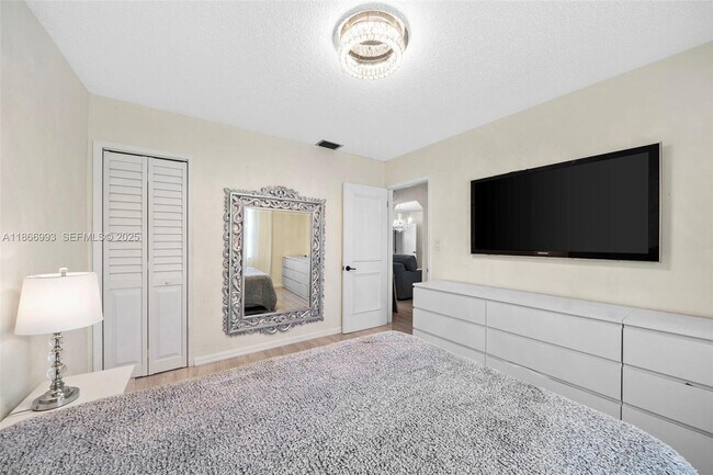 Building Photo - 1935 Arthur St