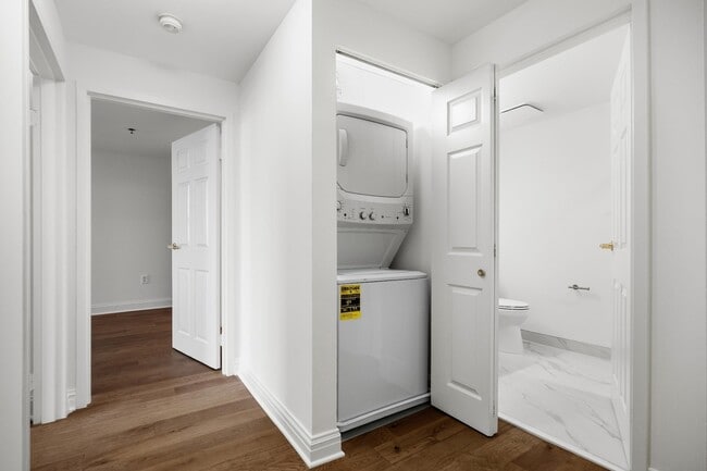 Building Photo - 2 Constitution Ct