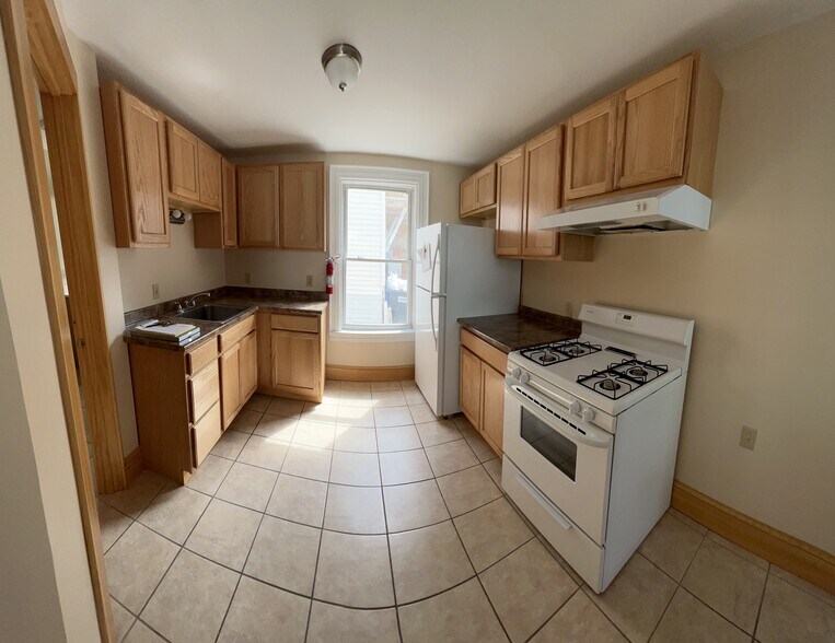 Primary Photo - 31 Loomis St