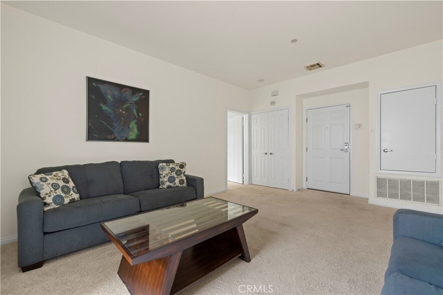 Building Photo - 9610 Zelzah Ave
