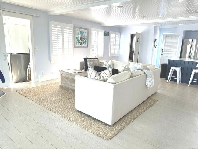 Building Photo - 2149 Fairfield Beach Rd