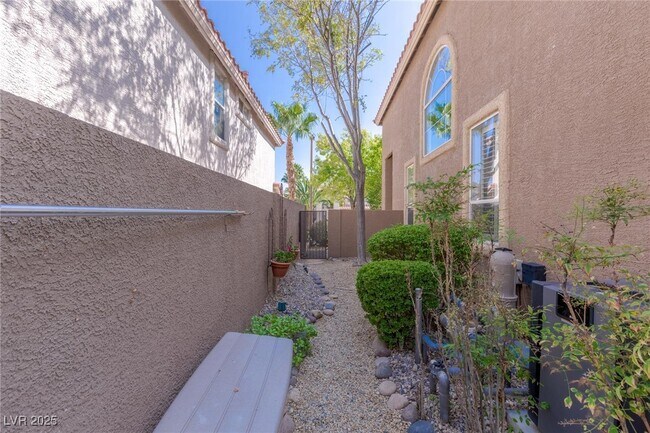 Building Photo - 2317 Sunrise Meadows Dr