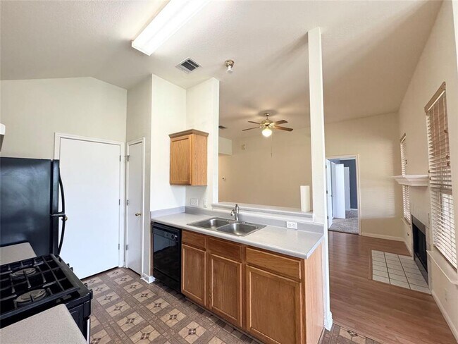 Building Photo - 110 Meadowside Dr