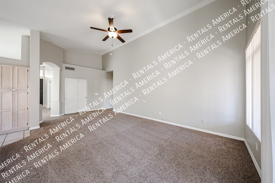 Building Photo - 13874 W Wilshire Dr