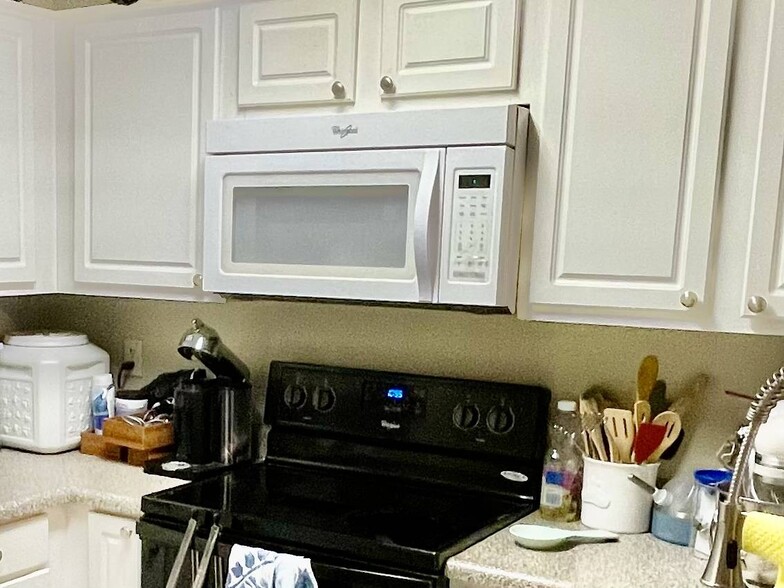 Kitchen - 8889 Caminito Plaza Centro