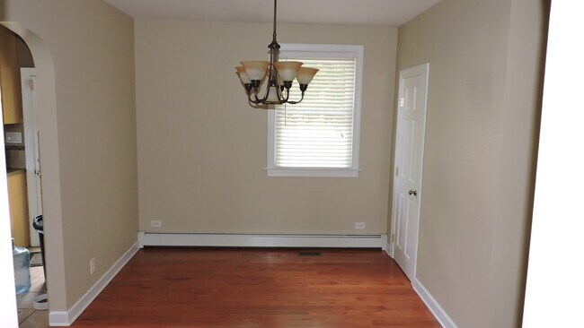 Building Photo - 4557 Grandview Ave