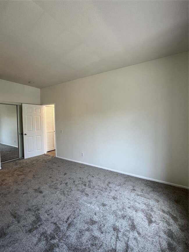 Building Photo - 6 Mansera Pl