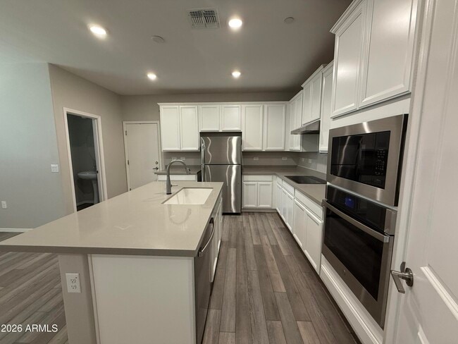 Building Photo - 2669 S Peppertree Dr