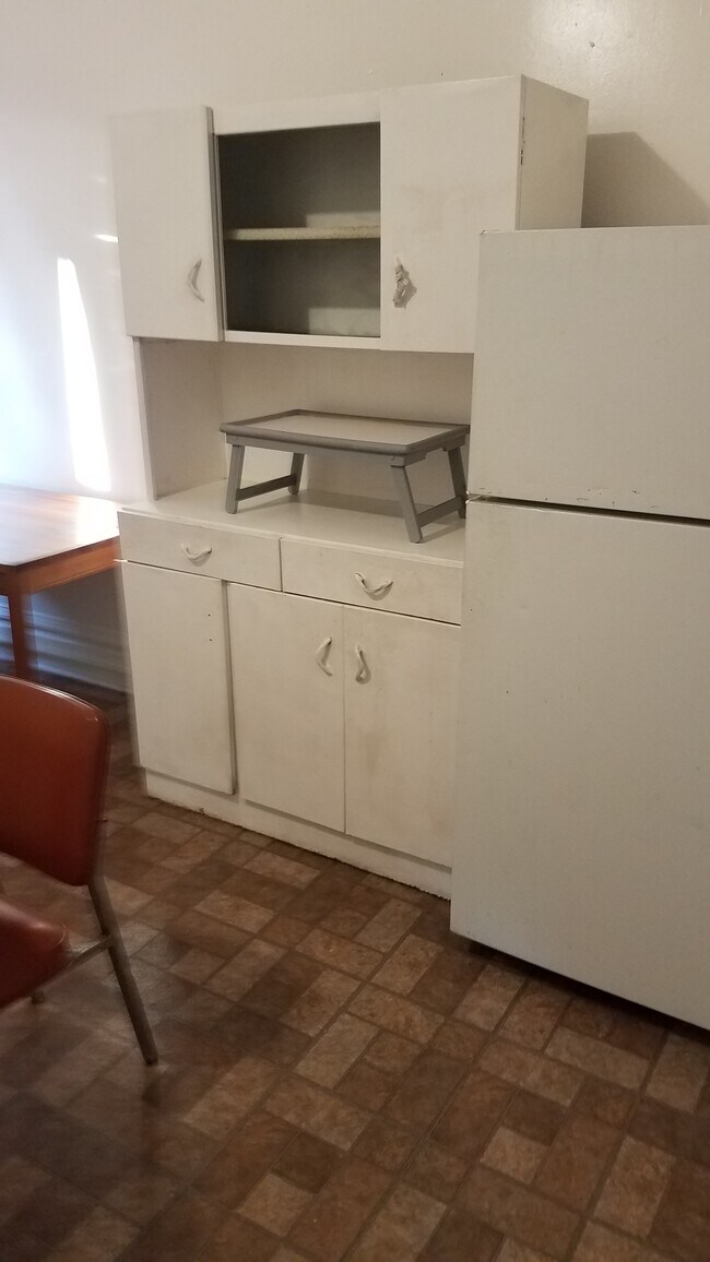 Building Photo - 368 Atwood St