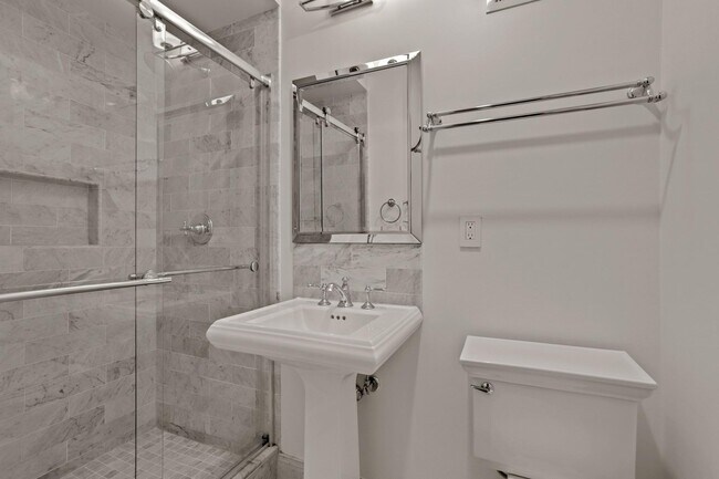 Building Photo - 4925 Weaver Terrace NW