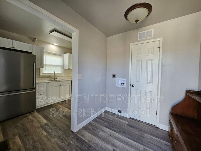 Building Photo - 925 N Kelsey Ave