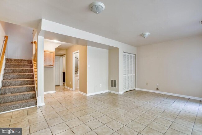 Building Photo - 3850 Koval Ln