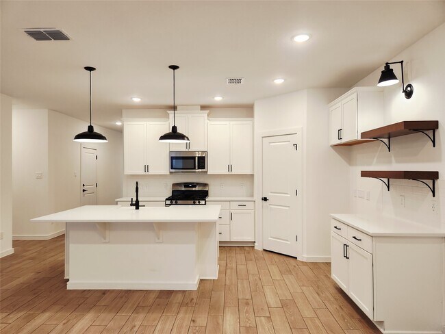 Building Photo - 8430 Bay Rdg Cir