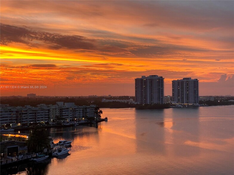 Building Photo - 2841 Sunny Isles Blvd