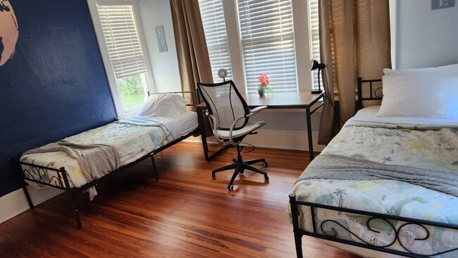 Building Photo - 2897 Sydney St