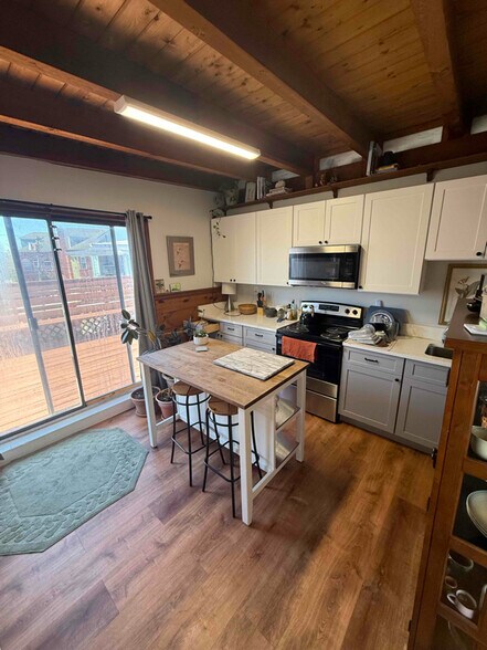 Primary Photo - 124 Johnson St