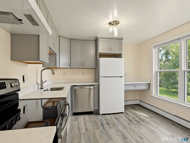 Building Photo - 108 Kenwood Ave