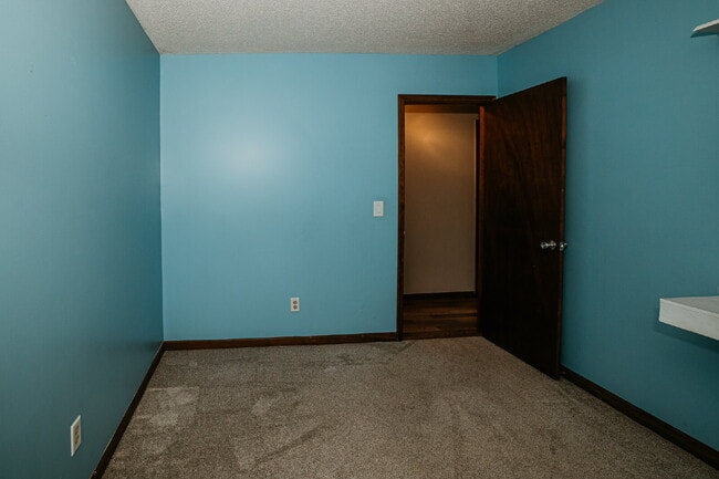 Building Photo - Move-In Ready! 3-Bed Home with Spacious Backyard