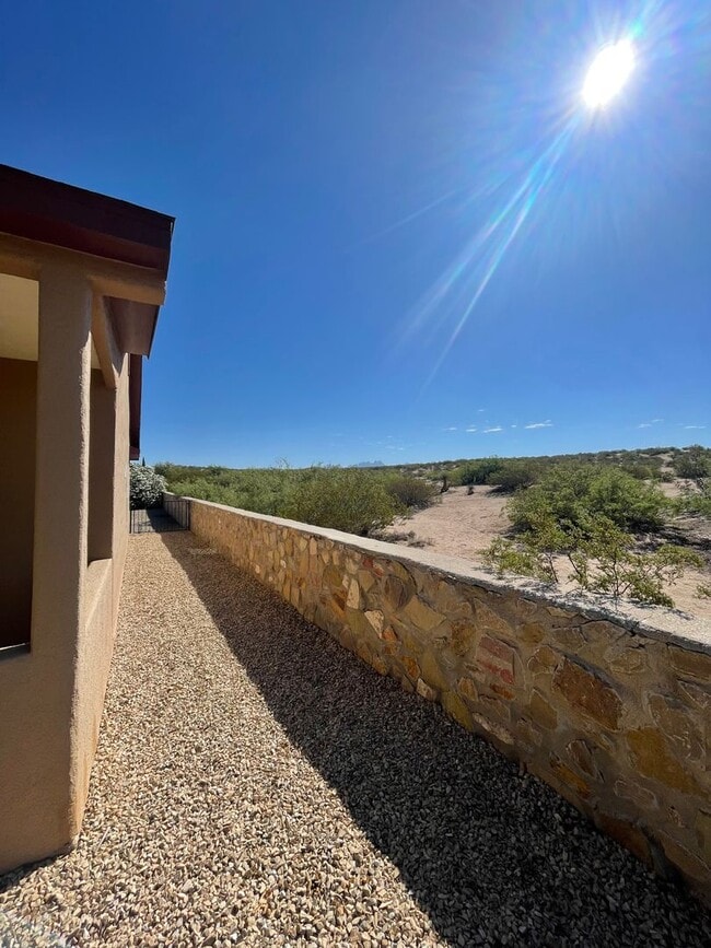 Building Photo - Lovely 4 Bedroom/2 Bath home in Parkhill E...
