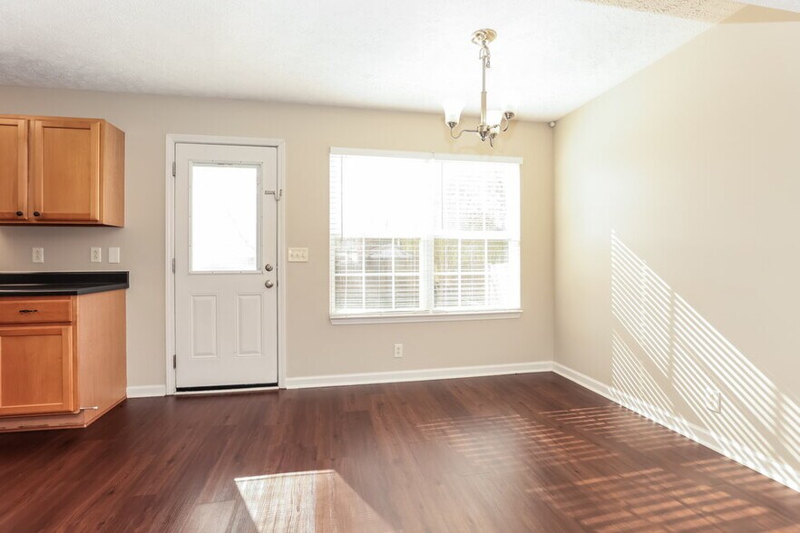 Building Photo - 3011 Wellington Pl