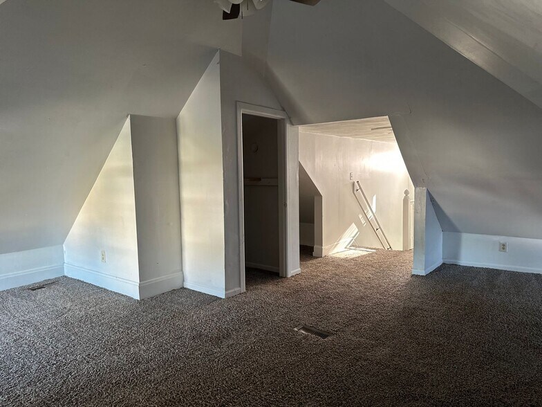 Building Photo - 432 S Highland Ave