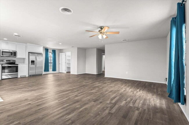 Building Photo - 327 Hiracheta Dr