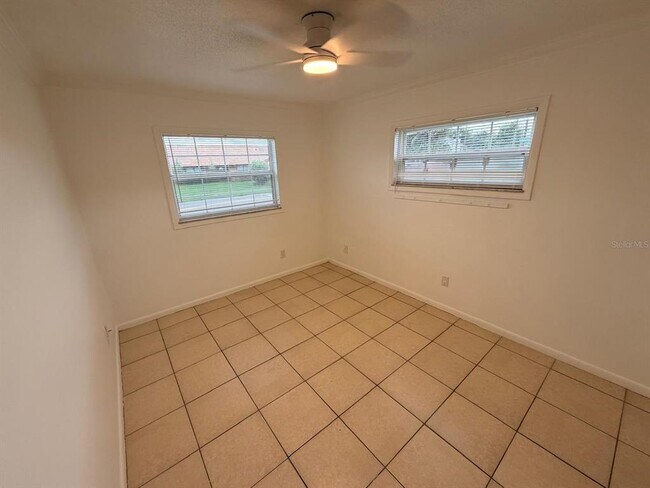 Building Photo - 2510 Sandalwood Dr