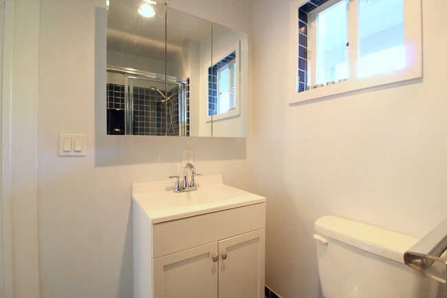 Building Photo - Dolores Heights: Sun-filled 1 Bedroom Home...