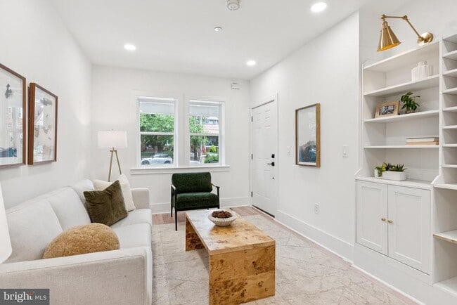 Primary Photo - 2608 4th St NE