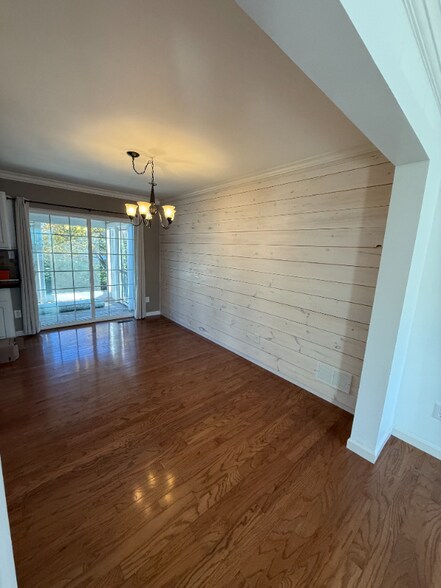 Building Photo - 48 Laurel Dr