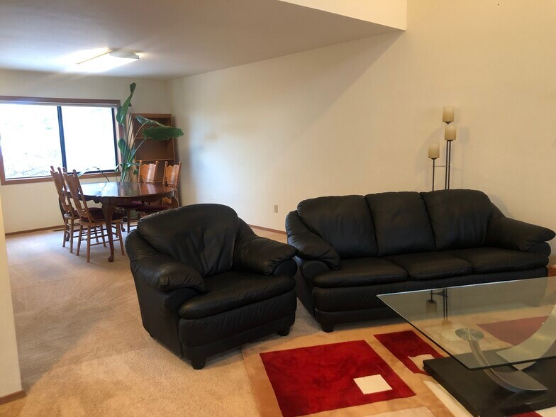 Building Photo - 715 SW Staley Dr