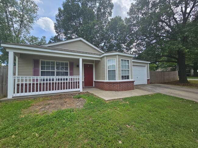 Primary Photo - Nice 3 bedroom 2 bath home with fenced in ...