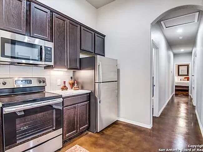 Building Photo - Beautiful Duplex in Seguin!
