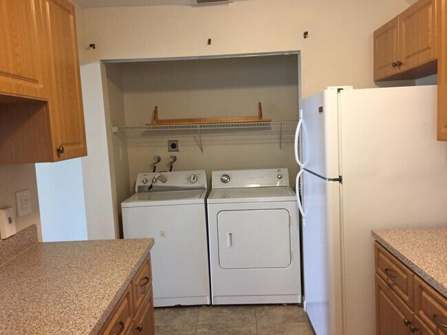 Building Photo - 4931 Wedgewood Way