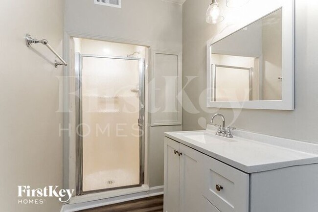 Building Photo - 601 Staffordshire Dr